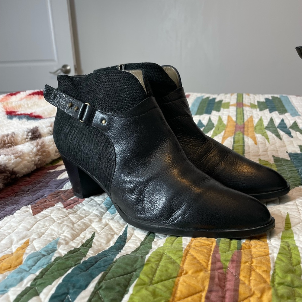 Anyi Lu women’s cut out stacked heel bootie. Italian made shoe in size EU41